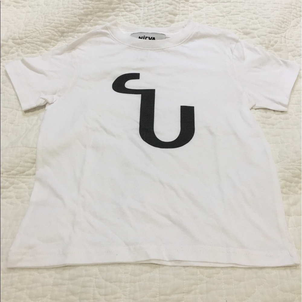 Armenian letter N graphic tee, 100% cotton